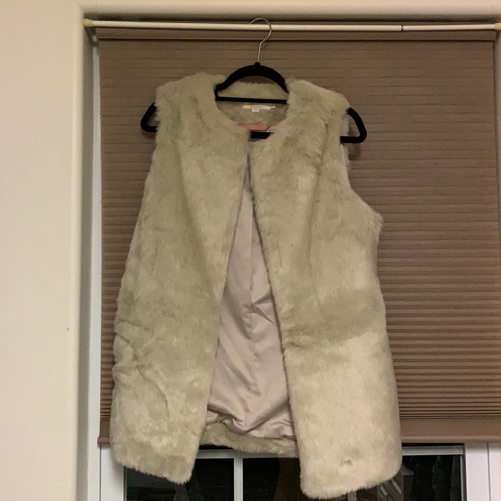 White fur vest